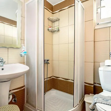 Vardia Apartment