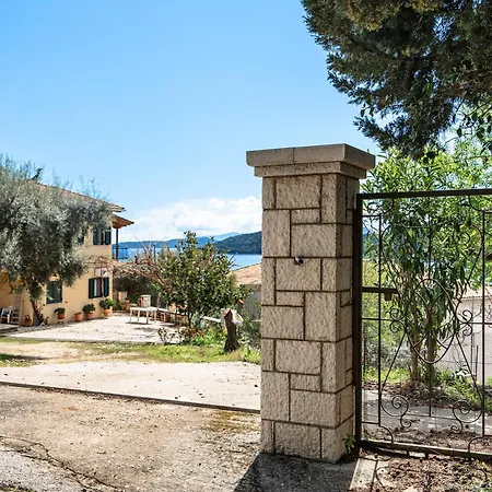 Apartment Vardia *